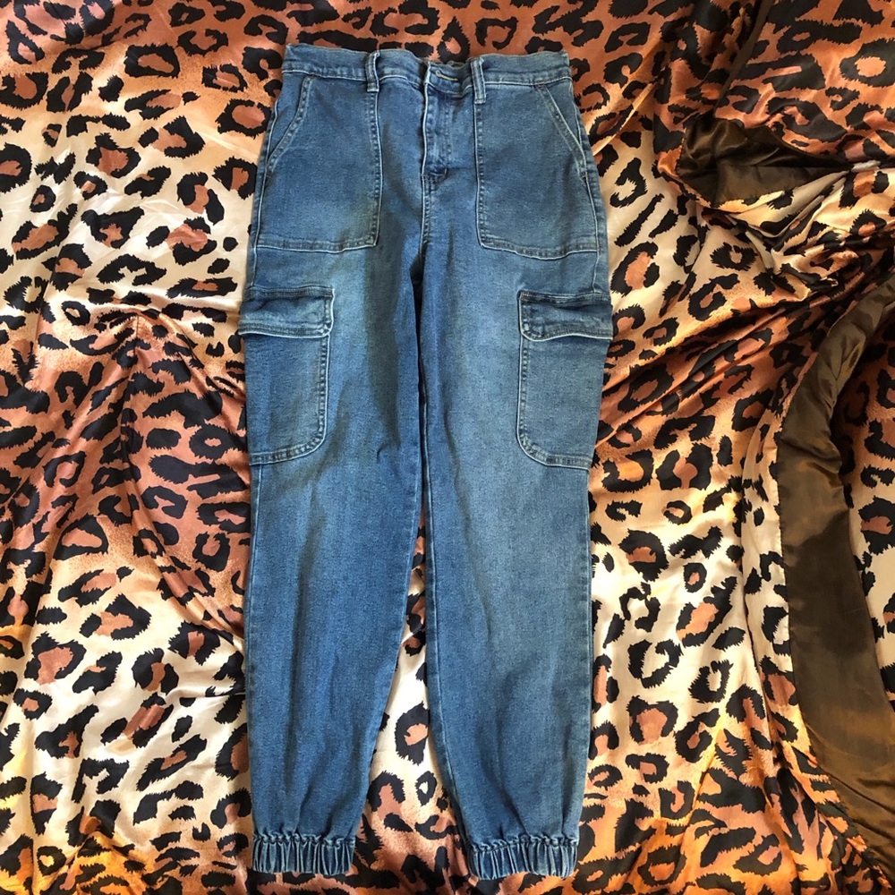 SO high rise cargo jogger, juniors size small, excellent condition